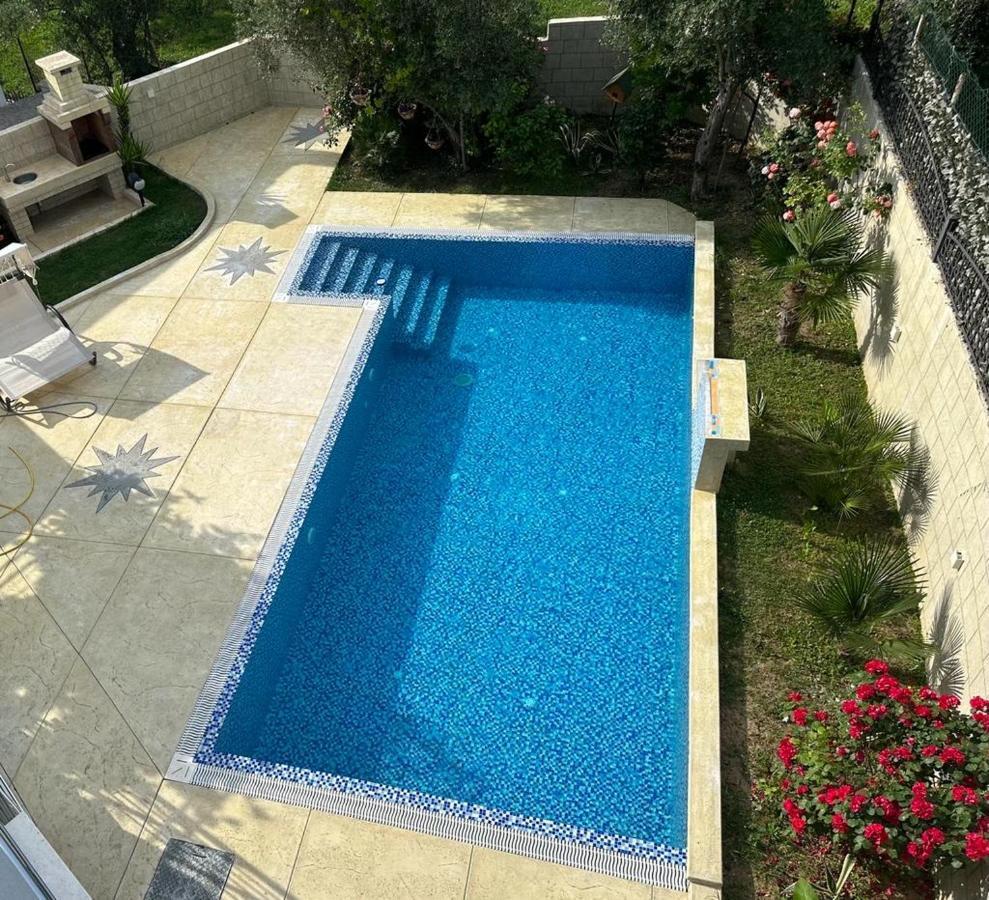 Villa Holiday Apartments Bar Exterior foto