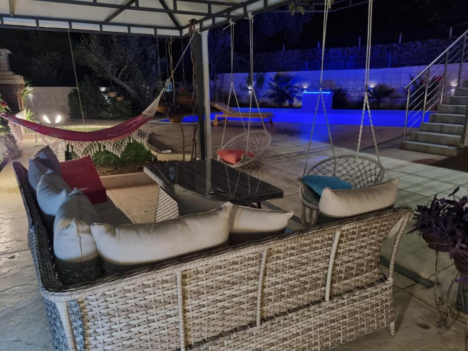 Villa Holiday Apartments Bar Exterior foto
